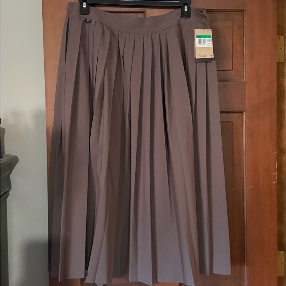 NWT Nike 24.7 PerfectStretch
Women's Dri-FIT Pleated Skirt XL